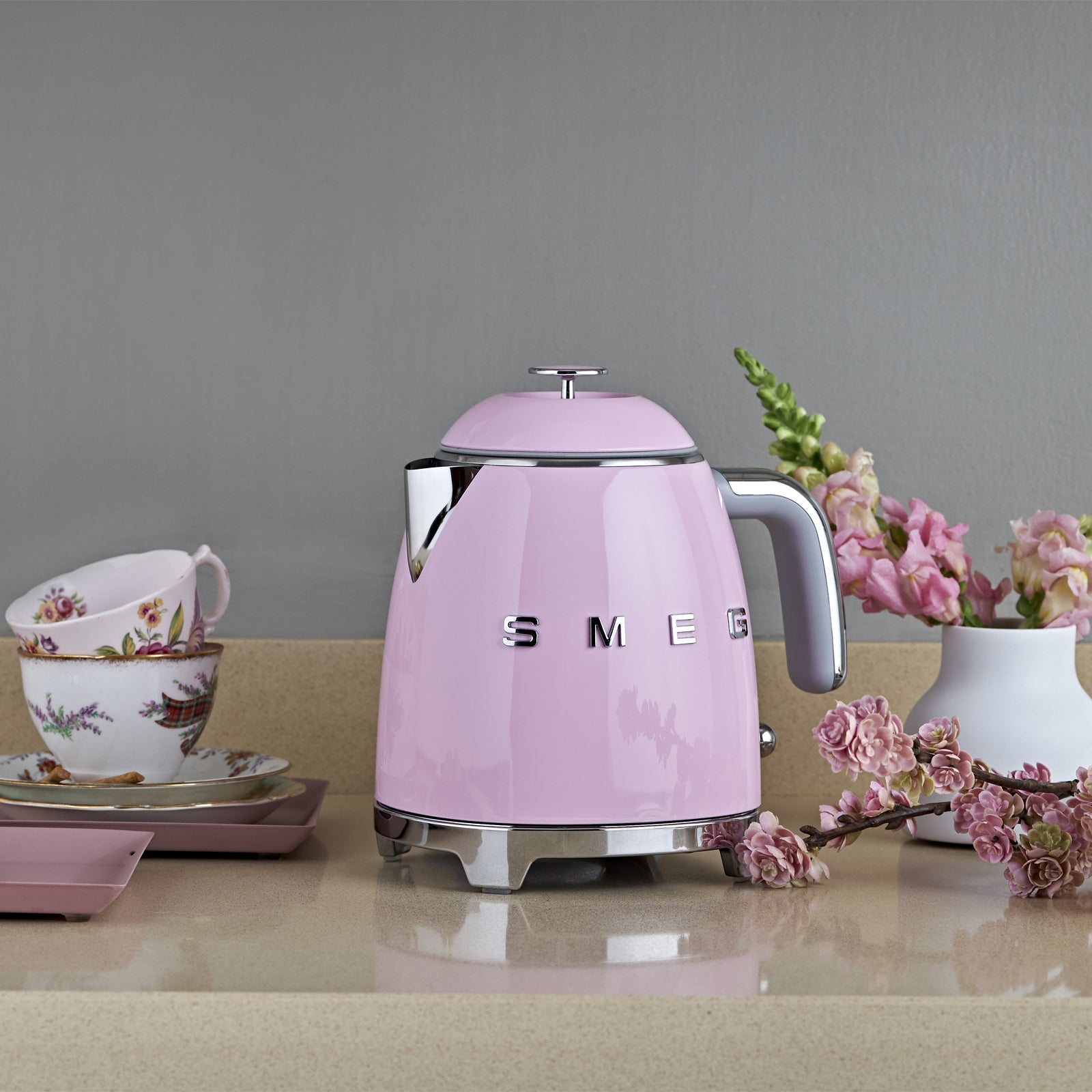 Smeg Mini Kettle Pembe KLF05PKEU