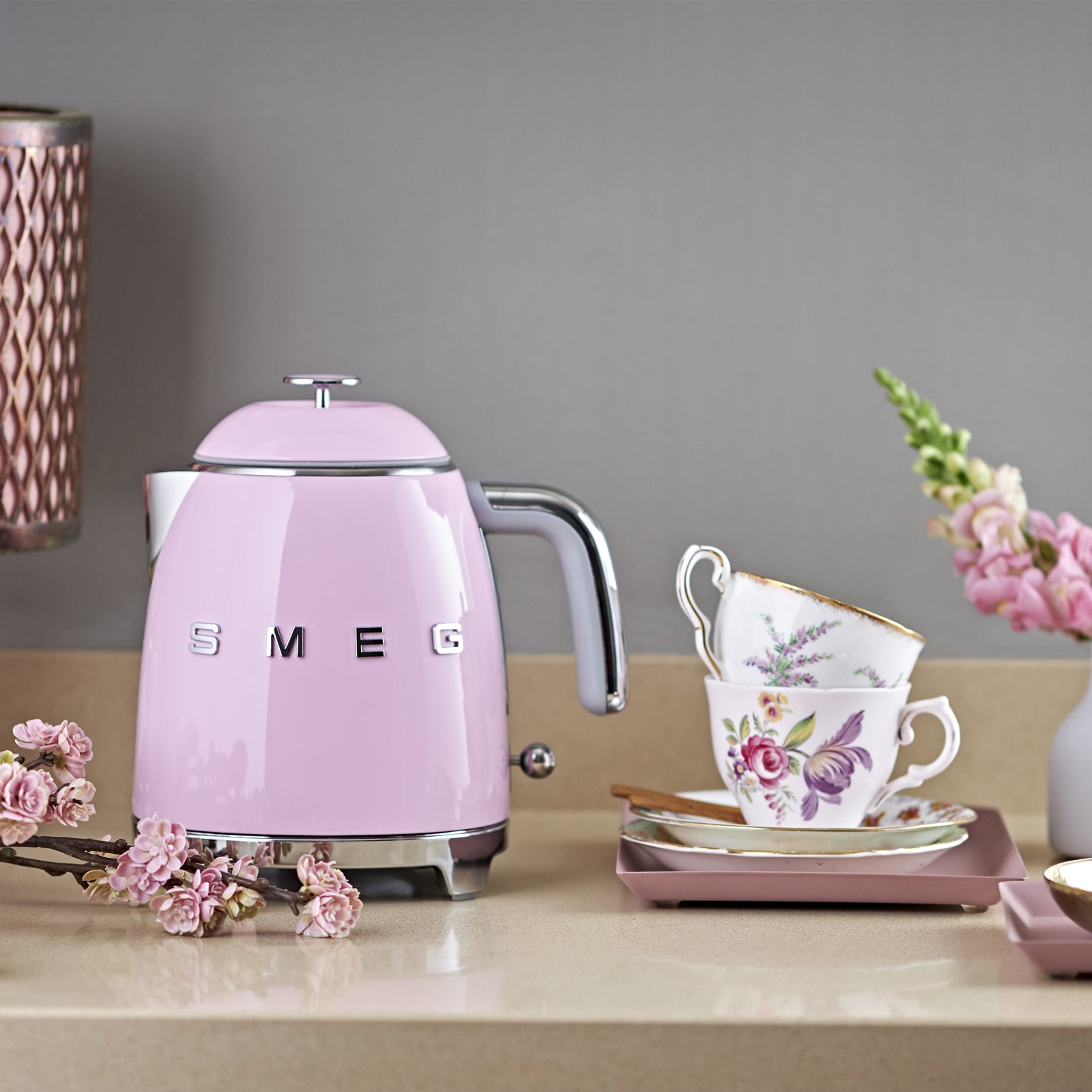 Smeg Mini Kettle Pembe KLF05PKEU